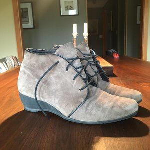 Munro 'Kara' Suede Boot (Women - Size 8N)